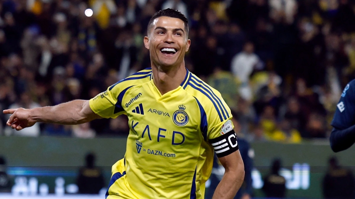 Cristiano Ronaldo lập kỷ lục ở tuổi 40