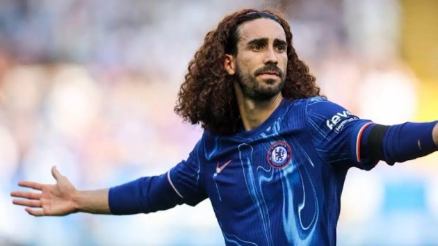 Marc Cucurella từ bỏ đôi giày thảm họa