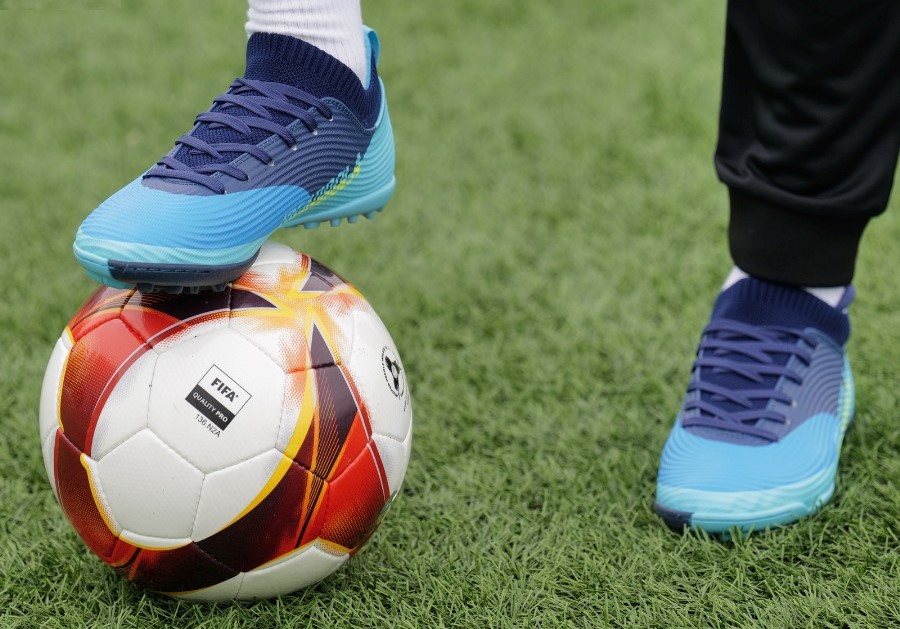 Giày đá bóng sân cỏ nhân tạo: Chọn sao cho đúng? – [公式] JOGARBOLA 通販サイト