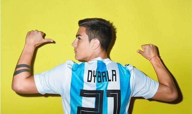 Messi lo thấy rõ, Dybala tạo dáng cực chất trong buổi chụp hình của tuyển Argentina